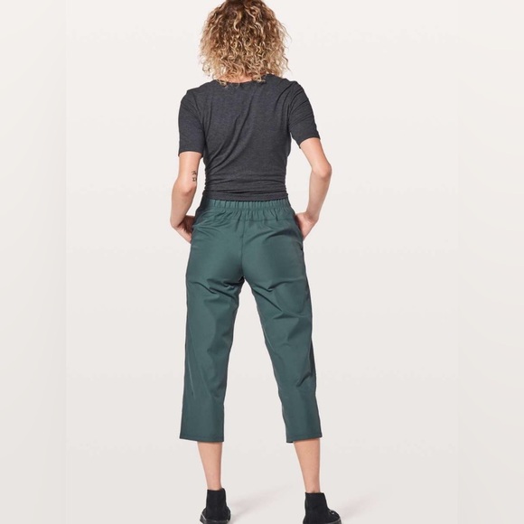 Lululemon Size 8 Next Move Crop Pull On Straight Cropped Ankle Pants- Navy - Picture 3 of 11